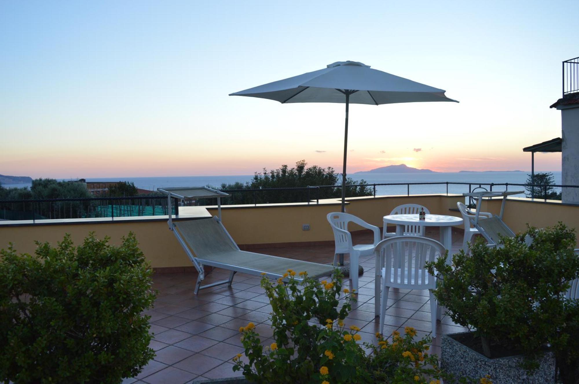 Mary'S Dream - Villa Overlooking Capri And Ischia In Sorrento Peninsula 马萨鲁布朗斯 外观 照片